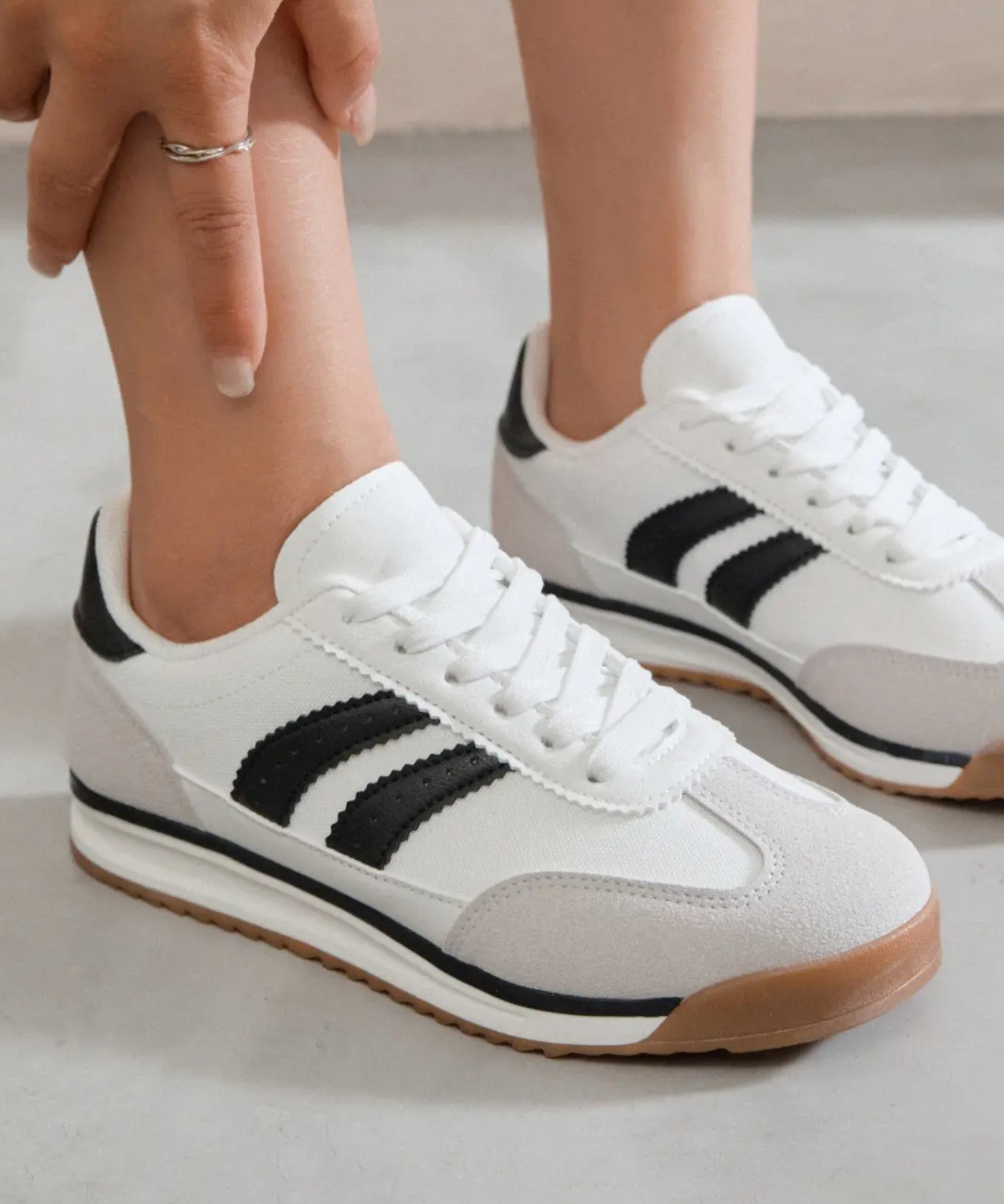 BASKETS FEMME BLANCHES A LACETS - Casualmode.fr