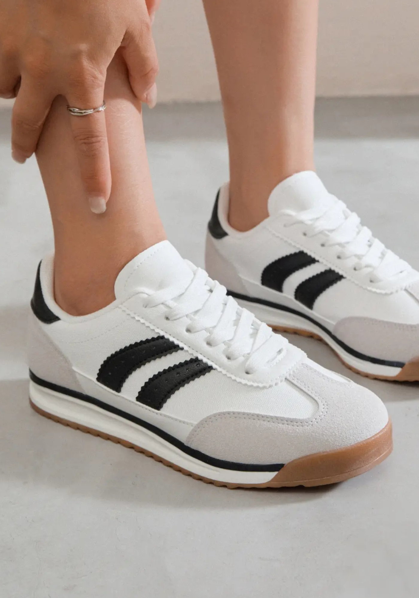 BASKETS FEMME BLANCHES A LACETS - Casualmode.fr