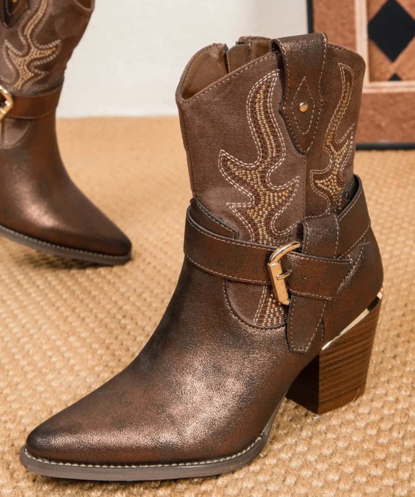 BOTTINES COWBOY COURTES MARRON – STYLE WESTERN - Casualmode.fr