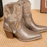 BOTTINES COWBOY COURTES DORÉES – STYLE WESTERN CHIC - Casualmode.fr