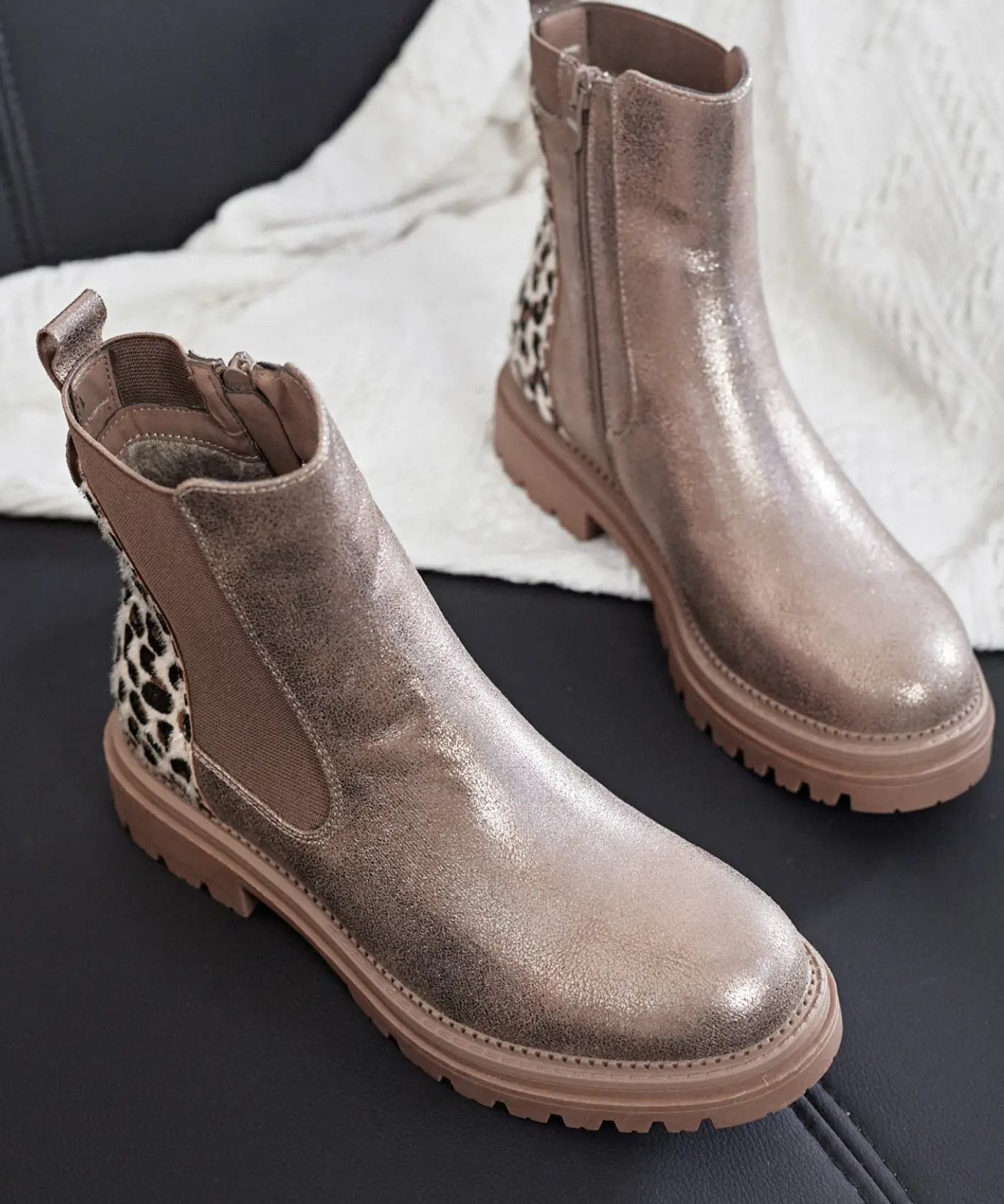 BOTTINES CHELSEA MÉTALLISÉES – DÉTAIL LÉOPARD - Casualmode.fr
