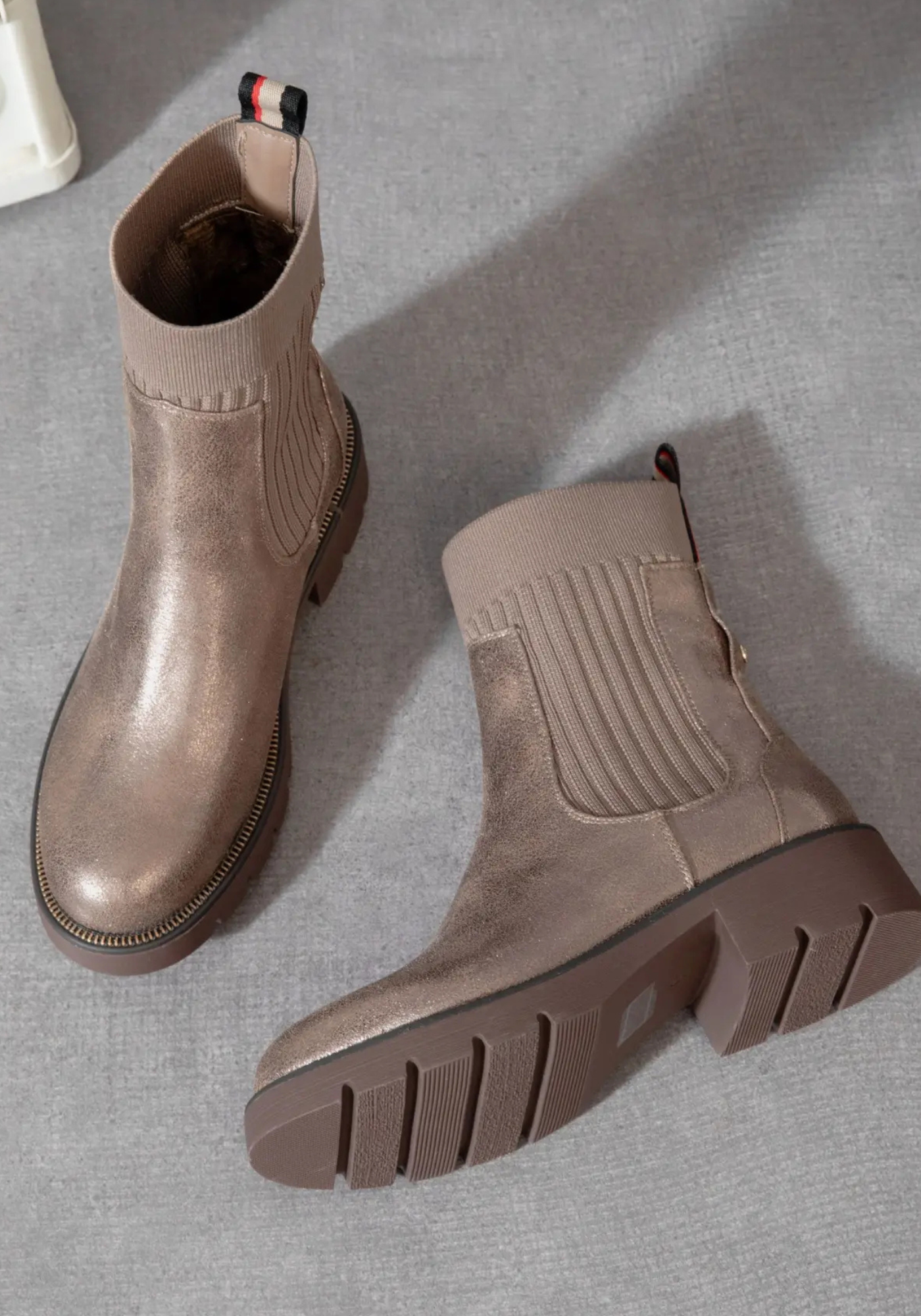 BOTTINES STYLE CHAUSSETTES – BRONZE MÉTALLISÉ - Casualmode.fr
