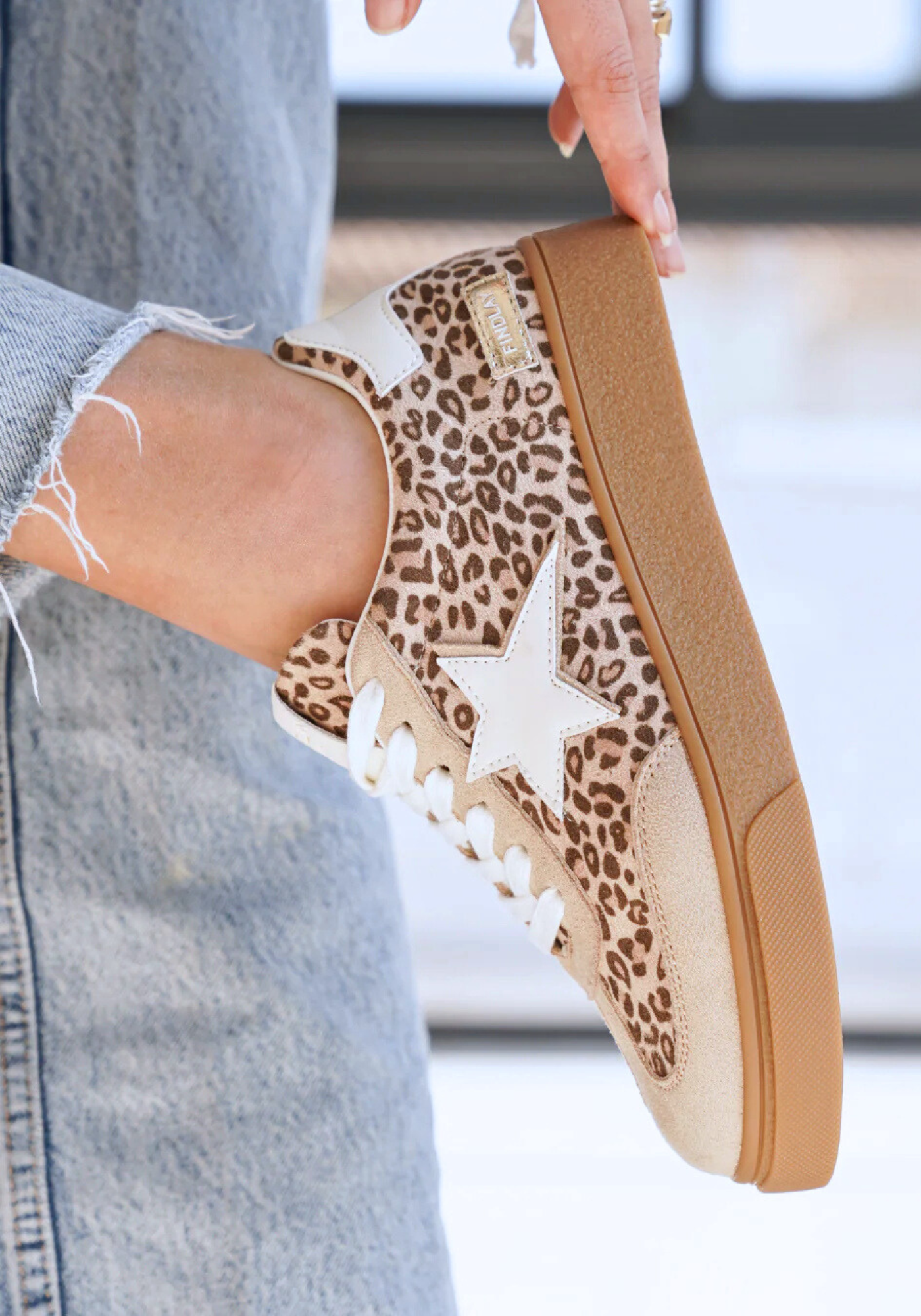 Basket femme semelle marron étoile léopard à lacets - Perrine - Casualmode.fr