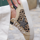 BASKETS BEIGE IMPRIMÉ LÉOPARD AVEC ÉTOILE PAILLETÉE