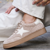 BASKETS BEIGE EFFET FOURRURE AVEC ÉTOILE