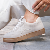BASKETS BEIGE EN SUÉDINE AVEC ÉTOILE TEXTURÉE