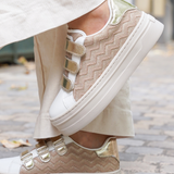 BASKETS PLATFORM BEIGE ET BLANCHE À SCRATCH
