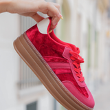 BASKETS ROUGE EN AVEC DÉTAILS BLANCS