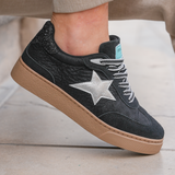 BASKETS NOIRES AVEC ÉTOILE ARGENTÉE