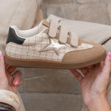 BASKETS BEIGE AVEC ÉTOILE ARGENTÉE ET SCRATCHS