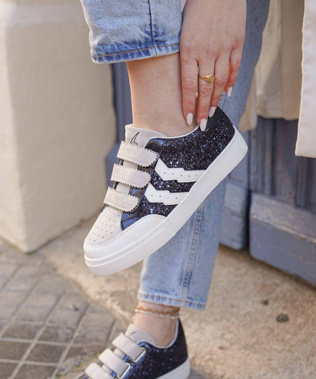 Basket femme bleue à paillettes scratch - CL57 BLUE - Casualmode.fr